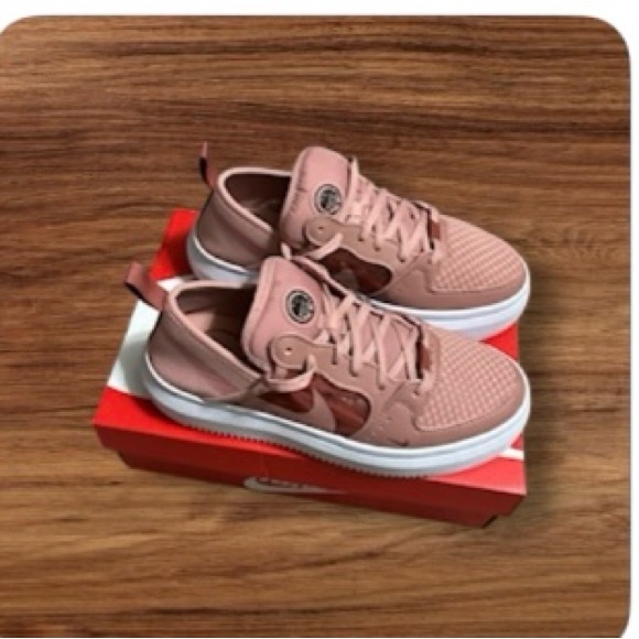 Women’s rose color Nikes great condition size 7 - Picture 1 of 5